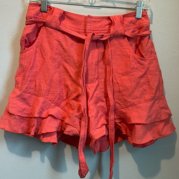 CeCe 2 shorts with tie ruffles - Picture 1 of 9